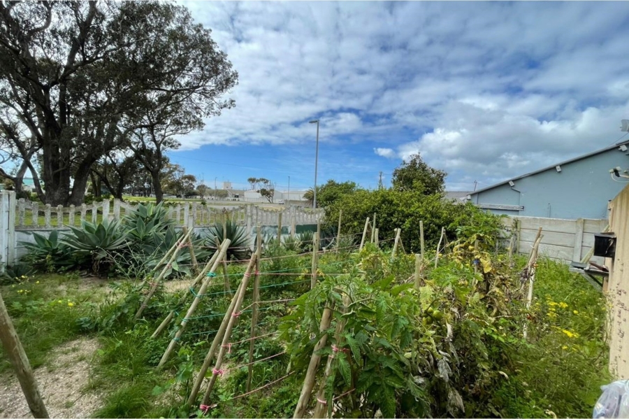 5 Bedroom Property for Sale in Stompneus Bay Western Cape